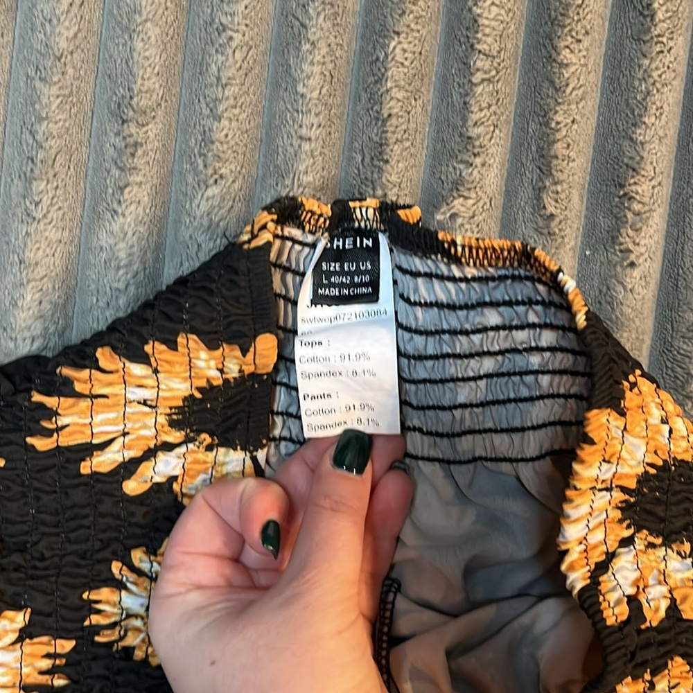 Sunflower Print High-Waisted Shorts - Picture 3 of 3